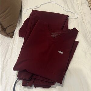 Figs Burgundy Scrub Set